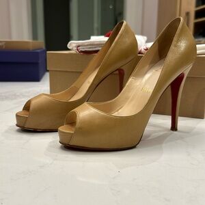 Louboutin heels in nude size 37.5